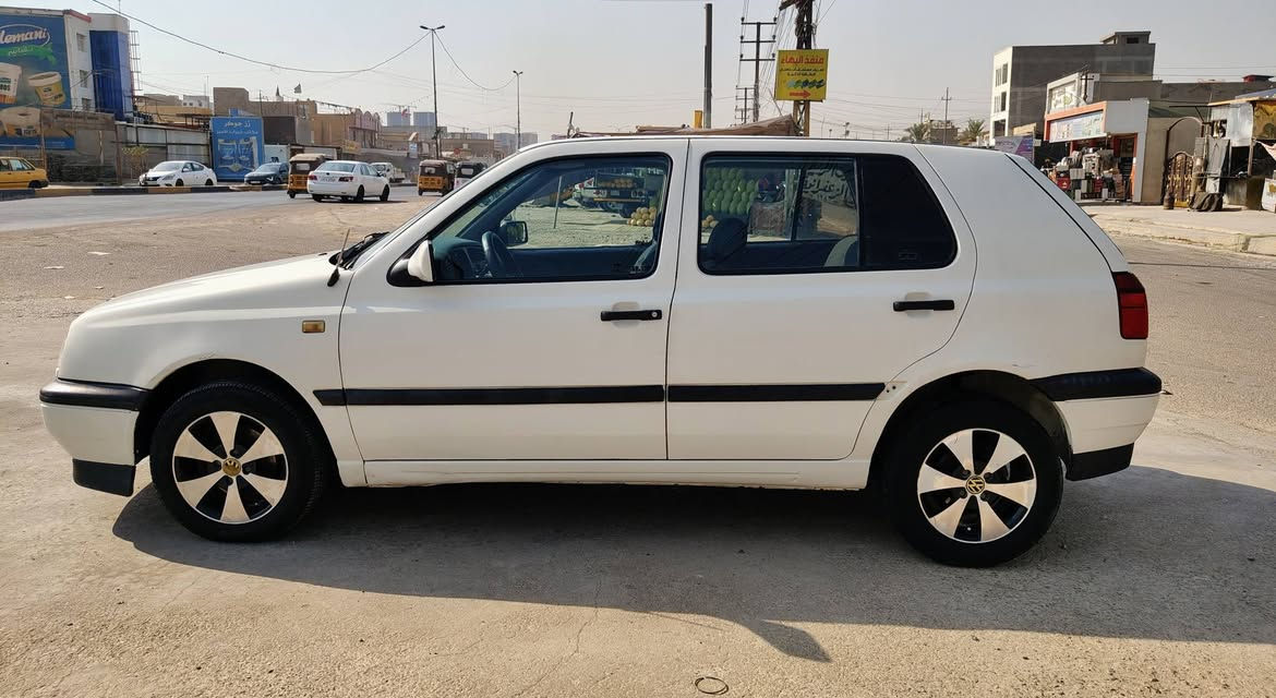 كولف نفخ MK3 موديل 1993
رقم انكليزي 
سنوية ل 2030 بأسمي مصفرة هيئة وغرامات
هزة جديدة
مكينة 2000
كير اوتو
كهربائيات شغالة
صدر امامي جديد 
تبريد شغال بس منقص غاز
كشرها مثل ماتشوف كدامك
سيارة تخبل الله شاهد وعظمتها حلوة وناعمة
السعر رايدها ب42  وبيها مجال بسيط
مكاني الزعفرانية
 *********** موجود واتساب
