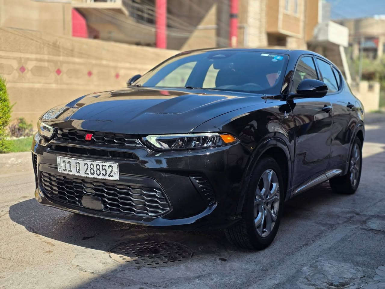 Dodge Hornet R/T Eawd 2024 

محرك : 1.3 تيربو بقوة 288 حصان 

‏ (Plug-in Hybrid)

ممشى : 33 الف 

تمشي بالشحن الخارجي كيلو50 

حادث موضح بصور ايرباك برده فقط وجاملغ صبغ فقط مال حادث 

تعمير كله اصلي ودرجة اولى

مواصفات : 

حساسات خلفيه

رادار امامي + خلفي

نقط عمياء

خروج عن المسار 

اوتو هولد

اوتو بایلوت 

كشنات كهرباء + تدفئة

شحن USB + type C

ويل حجم ١٨ 

كشنات جلد  ار تی اصل 

شاشة حجم كبير + واي فاي ابل كاربلي

تبريد قطعتين بيانو

سبورت مود يتغير برمجة وصوت السيارة

تشغيل عن بعد 

دخول ذكي للأبواب 

بصمات عدد ٢ 

مرآة شفط 

شفتات ستيرن

خزن ميموري كشنات

شاشة ملاحة / وغيرها من المواصفات

مرقم بغداد  كامل بأسمي 

السعر المطلوب 160 ورقة 

للتواصل *********** 
 واتس اب ***********
