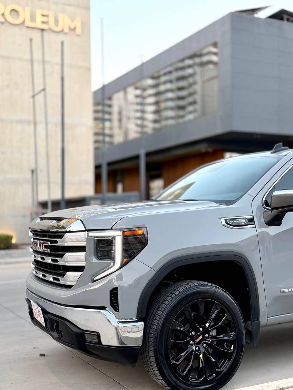 GMC Sierra 2024 محرك 5.3L V8 (8 سلندر) - المحرك المرغوب غمارة كبيرة (باب كبير)، اللون: سمنتي  كلين تايتل (Clean Title) - بدون صبغ، بدون تعديل بارد، بشرط الفحص الكامل الماشي: 22,000 كم فقط رقم أربيل مؤقت (نموذج مؤقت) الشاشة الحديثة (الشاشة الكبيرة) السيارة بحالة الشركة (جديدة جداً) الموقع: السليمانية السعر: 317 ورقة ($31,700) - تحت سعر السوق
***********
*********** السليمانية, العراق
