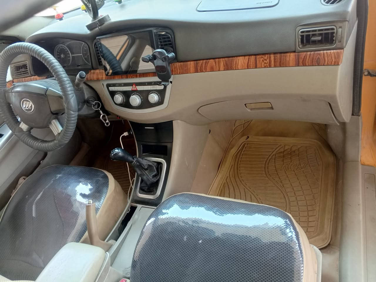 سلام عليكم سياره نيفان 620موديل213سياره مصفره هيه وغرامات كيرومحرك خيرمن الله تبريدثلج 🥶 سياره بسمي تحويل ثانيوم سعره 34وبيه مجال بسيط مكان سياره بغداد ابوغريب رقمي ***********
