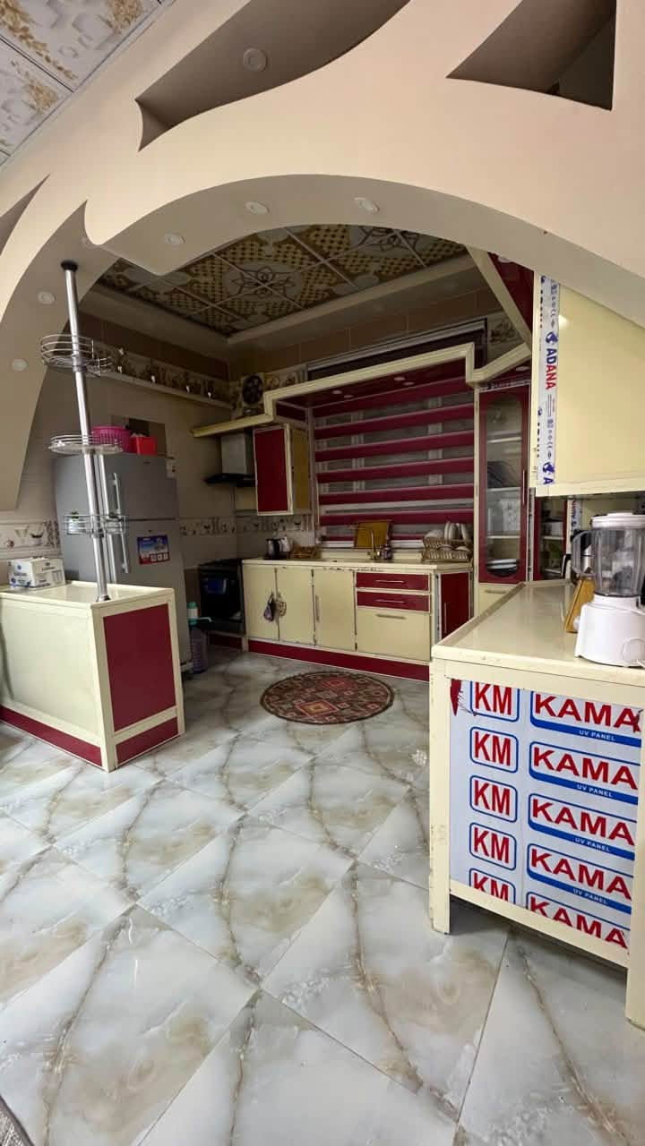 🏠 دار سكنية واستثمارية للبيع في حي العباس! 🌟
                        أعلان رقم (241)
بناء حديث (سنة 2024) بموقع مميز ومساحة 210 متر (طابق واحد).
✨ أهم المواصفات:
• يحتوي على درج خارجي معزول.
• أساس قوي وجاهز لبناء شقق إضافية في الطوابق العليا (فرصة استثمارية رائعة!).
💵 لمعرفة السعر والتفاصيل:علق بكلمة (الخبير) لتصلك التفاصيل فوراً في رسالة خاصة، 
أو اتصل بنا مباشرة:📞 ***********
