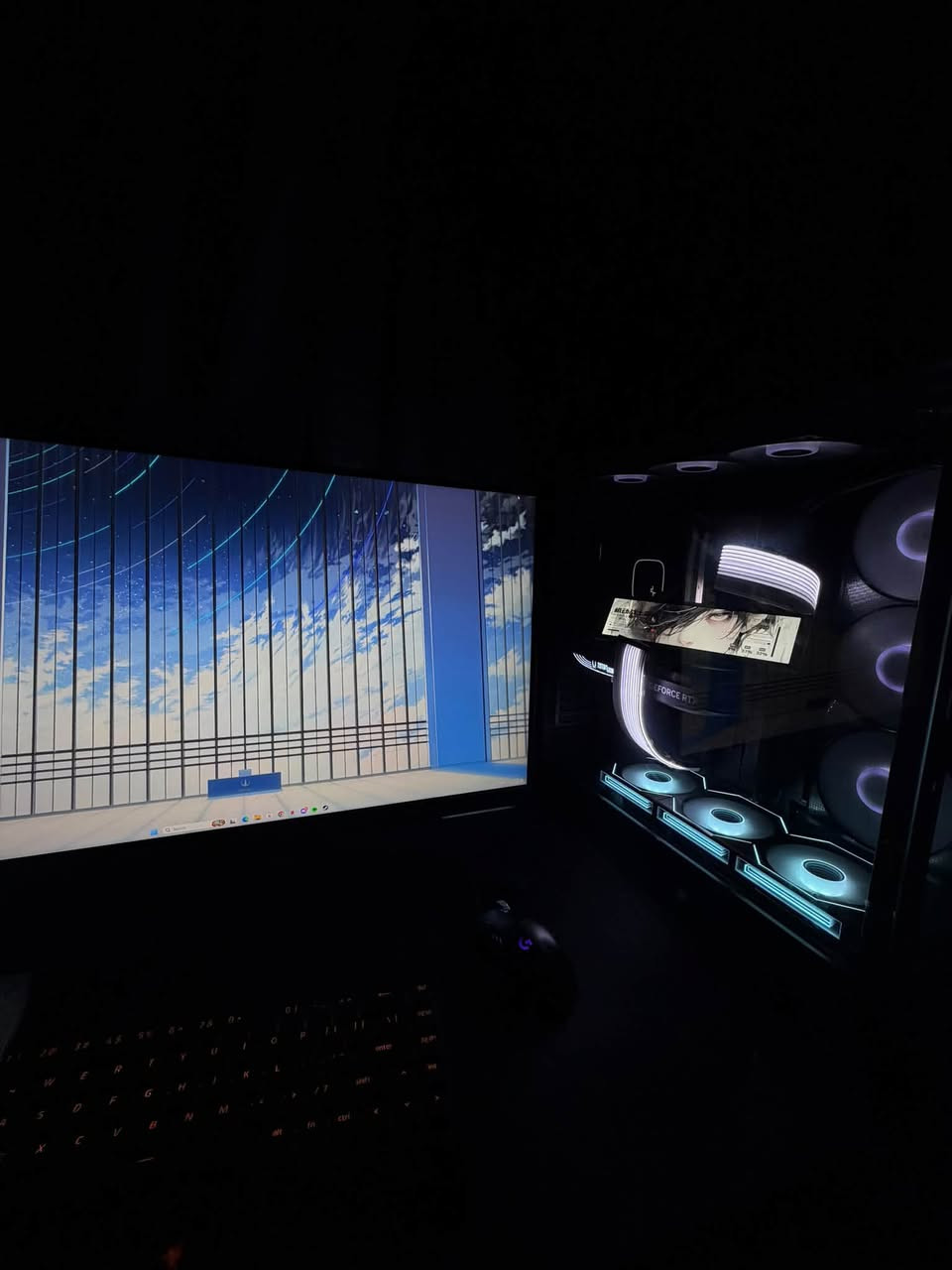 Setup High-end للبيع
مواصفات الحاسبة :
Cpu : intel i7-13700kf
Gpu: Rtx zotac 4070 ti super gaming oc
Ram : 2*16 DDR5 corsair 6000 
Ssd : 1 tb nvme lexar + 256 samsung 990 pro 
M.b : Msi Z790 wifi pro 
P.s.w : 850w Deep cool 
Cooler : LE 720 deep cool 
Case : Ch 780 deep cool 
عليها اضافات lian li streamer عدد (2) + bottom fan lian li reverse 
شاشة display لعرض الصور وgif من شركة Truzx.

شاشة : Samsung Odyssey G7 32 4K (3840 x 2160) 144Hz 1Ms IPS Flat

Keyboard : Razer Blackwidow v3 mini 
Mouse : Logitech g502 
Mouse pad : Artisan ninja 
Headset : steelseries sonar Nova 2 

السعر : 3,400,000 دينار عراقي وبيها مجال بسيط
المكان : بغداد-السيدية
رقم الهاتف: ***********
