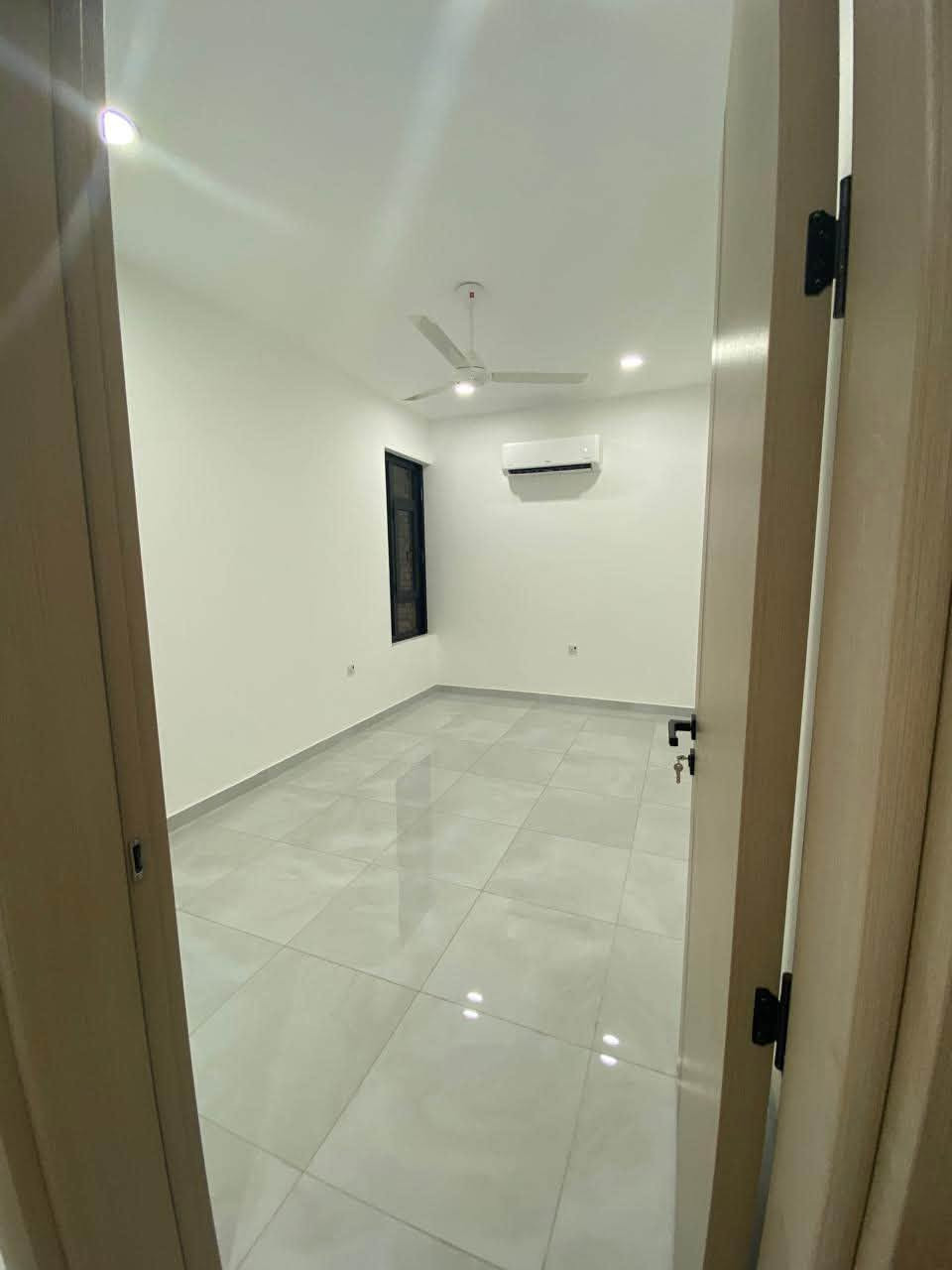 🏡 شقق حديثة للإيجار في سنتر البياع قرب شارع عشرين
✅ مساحة 120 م²
✅ غرفتان نوم + صالة + مطبخ + حمام
✅ تشطيبات حديثة مع سبالت
✅ مدخل مستقل وخدمات متكاملة
📞 للاستفسار: ***********
