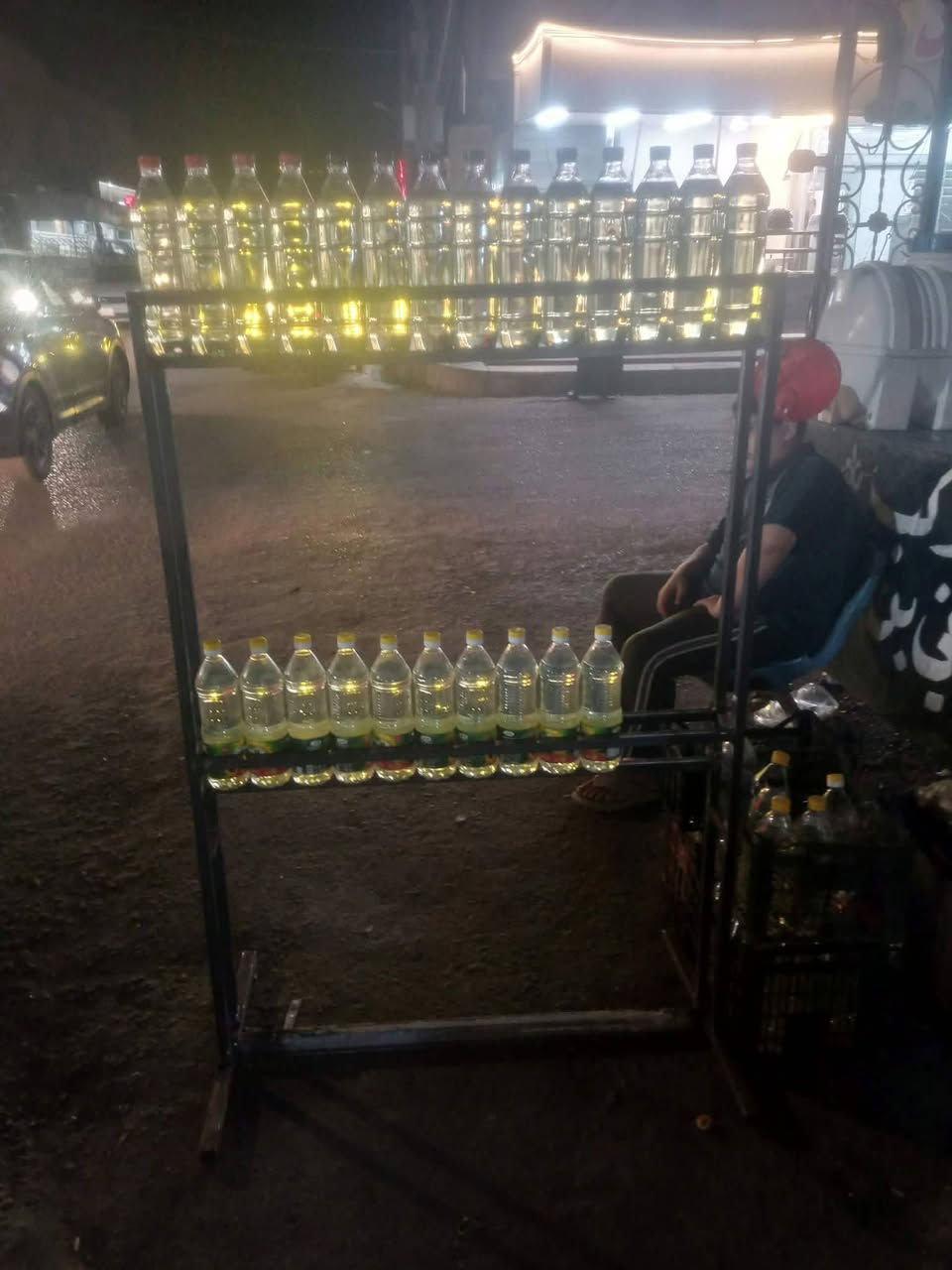 السلام عليكم ميز بانزين للبيع ويه 100 بطل ابو لتر وطول الميز متر ونص والعرض متر ميز جديد عوزه بس صبغ العنوان الماجديه شارع جامع الرقم ***********

