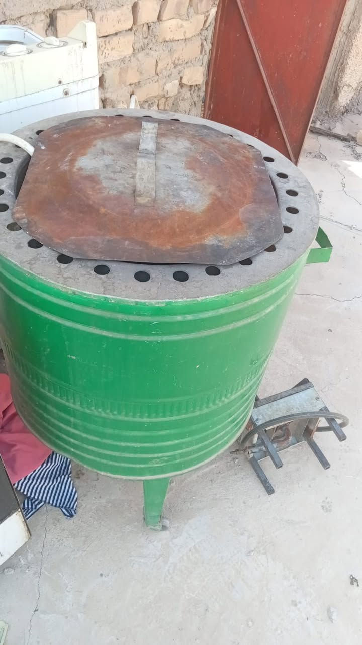 طباخ بس غسل عوزه شغال ب٥٠تنور ب١٥ تنور غاز ب٣٠ كلهن شغالات بس تنظيف عوزهن تاركتهن صار فتره شراي هذا رقم ***********
