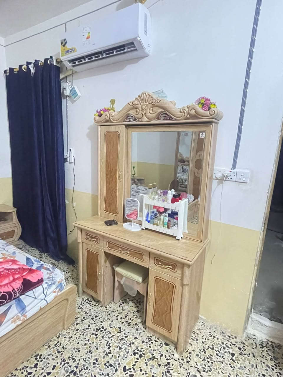 غرفه للبيع درجه أولاه نضيفه تركيه الاستفسار سعر200وبيه مجالالاتصال على رقم ***********
