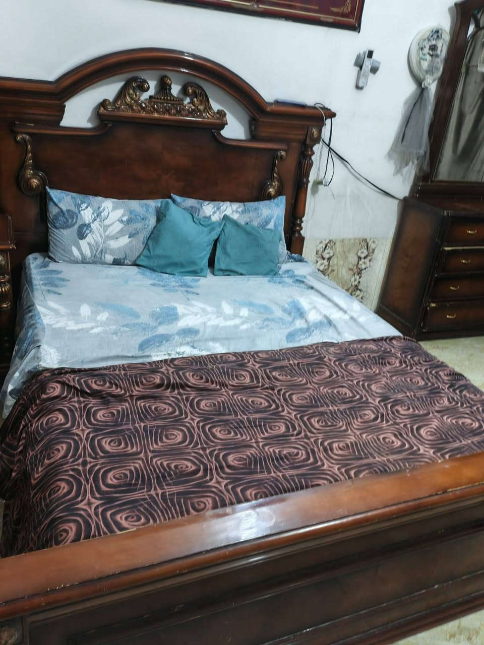 ميز طعم صاج تفصال وبي چروخ  سعر 50 / جربايه وميز تواليت صاج مصري ثكيل سعر 125 العنوان بغداد الزعفرانيه***********
