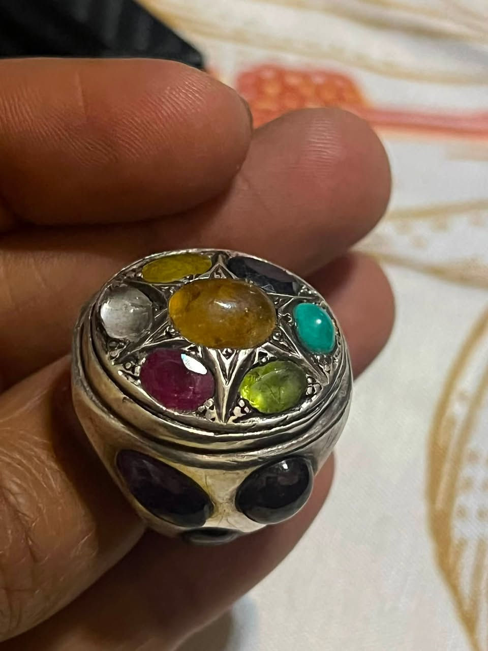 جامع للحجار الكريمة شرط اصلي 175 الف***********
