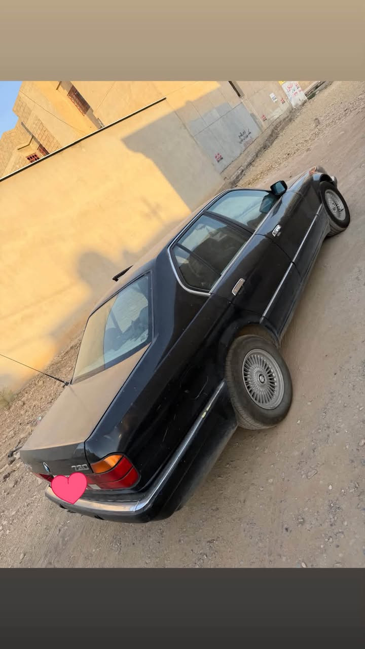 السلام عليكم شبابنا الطيبة
بي ام 730 
موديل 1992 
محرك v8 كبس ✅
كير اوتماتيك ⚙️
فتحة سقف ✅
رقم نينوى1️⃣2️⃣ 
سنوية2027 ✍️
شرط التحويل ✅
كوبون بانزين بيها ✅
تايرات جديد  ✅
كير ومحرك بشرط ✅
السعر 48 وبيها مجال 💵
للاستفسار
 *********** 
***********صاحب السيارة

