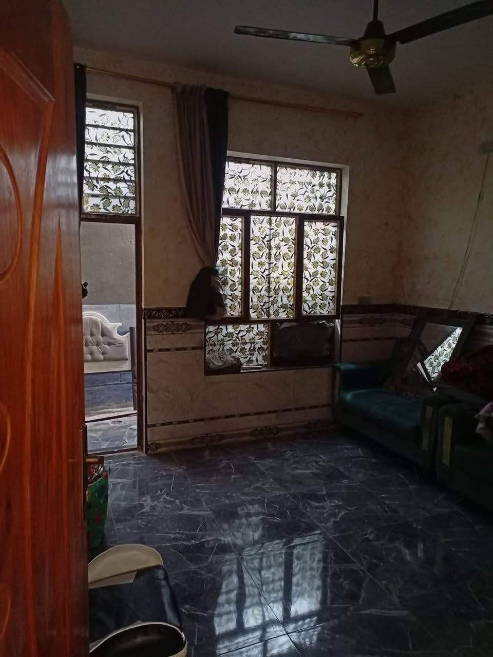 دار للبيع ١٤٠ متر
طابق واحد غرفتين وستقبال ومطبخ وصحيات وبيتونه
مكانه سريدات قديمه نهايه مربع الثالع قريب علشارع
خدمات كامله مي كهرباء
بس بعده مامبلط الشارع
سعر خابر وبيك خير وتدلل
***********
