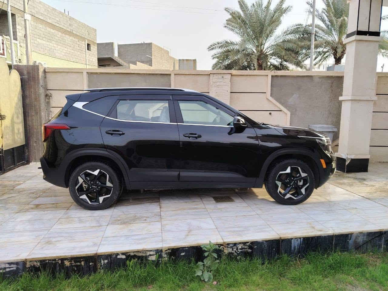 السلام عليكم
سليتوس امريكي موديل 2024  فئة EX اعلا فئه فول مواصفات
رقم بغداد باسمي  حره تحويل مباشر 
محرك 2000 المرغوب 
فتحة سقف 
تشغيل عن بعد 
اناره لد متغيره داخل غرفة السياره
 رادارات
 داخل  جلد 
مقاعد كهرباء مع تدفئه بالكشنات
تحديد مسار 
قياده ذاتيه وغيرها من المواصفات
ايرباكات جميعها سليمه 
اناره لمس مع لدات امامي وخلفي
مطريات بلاديه سليتوس
 
 تايراتها مال شركه ماشيه ٣٢ الف محركها 2000 دوش سيارة  تعتبر كلين بدون حادث بجمها مفتوح ونفسه رجع انشد عليها من الراديترات وكل تفاصيل سياره مال شركة تامين بدون اي خدش بدون حادث فقط بارد ماشر بالبنيد 
سياره جديده وصور تحكم .. صور الحادث وشاصي مرفقة 
عنوان بغداد ***********
السعر ١٧٨ ورقه
