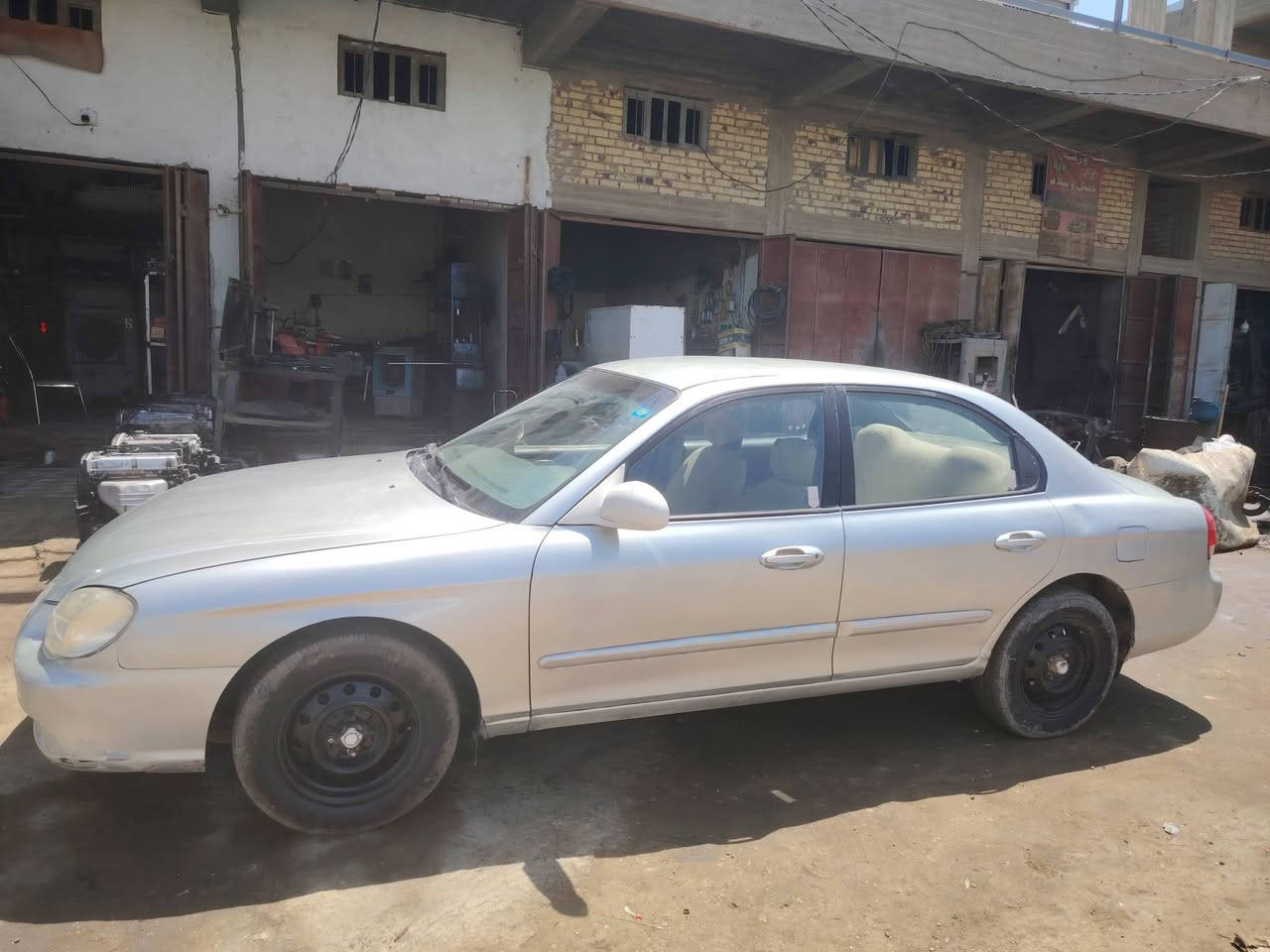 السلام عليكم سياره موديل 2000 سوناتا سياره حلوه جاهزه تخم تاير كير عادي رقم بغداد انكليزي *********** ***********
