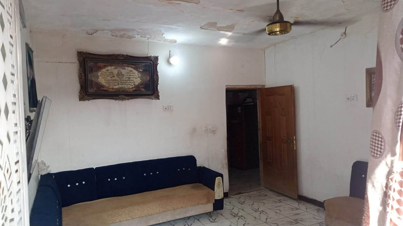 يالله بيت عله شارع لعام اول بيت ورة سياج الاخضر لبيت مساحه 100 واكثر ولبيت طابقين كل طابق معزول يعني تريده مشتمل واحد تريده ثنين للبيع السعر 70 وبي مجال بسيط للستفسار الاتصال ‏‪***********‬‏
