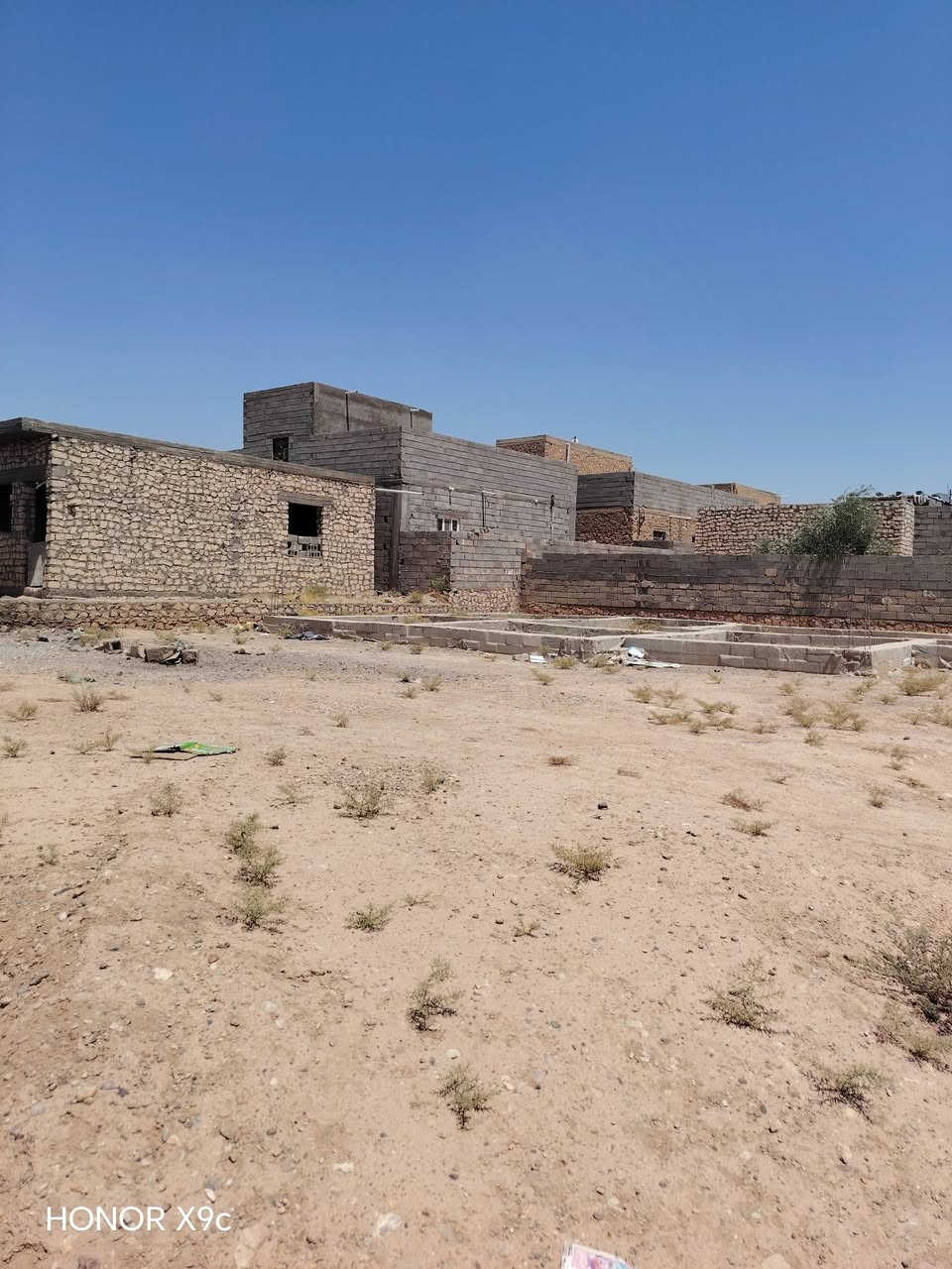 مكلف بنشر سلام عليكم للبع قطعه ارض في حي الزيتون  المساحه 460 رباط مسلح علا شارع 7 امتار مي وكهرباء اقرب نقطه داله اسواق الرشيد تبعد عن صيطره الجسر 200 متر هاذ رقم صاحبها ***********
