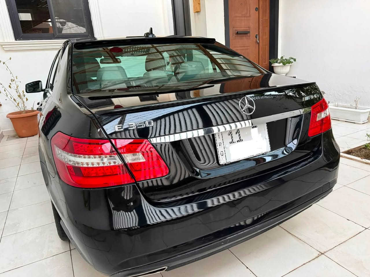 مرسيدس بنز E350 (فئة E-Class / W212)
رقم بغداد بأسمي ( سنوية وهزه جديدة)
 سنة الصنع: 2012
 المحرك: 6 سلندر - 3.5L
 المسافة المقطوعة: 103,000
 رقم الشاصي: ⁠WDDHF8JB5CA617911⁠
المواصفات
 فتحة سقف (سلايد روف)
 كراسي (كشنات) جلد شركة بحالة ممتازة
 شاشة رئيسية + كاميرا خلفية بلاد
 نظام صوتي ضخم ومجسم مزود بـ أمبليفاير (Amplifier)
 بلوتوث (Bluetooth) للمكالمات والموسيقى + منفذ AUX / USB
 تحكم استيرن كامل + مثبت سرعة (كروز كنترول)
 كشنات كهرباء + ذاكرة خزن (Memory Seats)
 حساسات + تدفئة بالكشنات
 تكييف ممتاز جداً (تبريد قطعتين)
 أنظمة سلامة: ABS ،ESP (مانع انزلاق) ،وسائد هوائية متكاملة (Airbags)  بردة جامعة خلفية كهرباء + بردات جانبية خلفية بعد هوايه بيه مواصفات …

المحرك والكير والتبريد والصدر ممتاز الحمدلله ماناقصه اي شي سياره مال بيت
تخم تاير باتري جديد 
 السعر: 153 ورقة ($15,300)
 المكان: محافظة الديوانية
 للتواصل والاتصال: ***********
