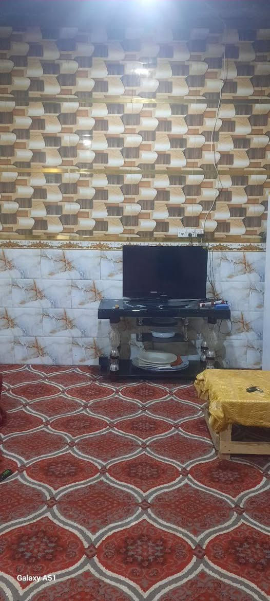 السلام علیکم ورحمة 
بیت للبیع کامل المساحه200م  طابو صرف فی منطقه الحي الجامعي
قاط واحد کونکريت مسلح الاساس 50 سم والصطح رباط30 *25سم  يحتوي علی غرف   عدد 2 5في4 زائد صاله 4في 8  زائد منور واحد زائد ديوانيه 7في 4 زائد گراج 5 متر صحيات خارجي وداخلی بيع مستعجل وشراي يدلل رقم صاحب البيت *********** ابو علي
ملاحظة البيت فيه نقوصات حشى القارء ارضيه بعده صب مو كاشي والسقف بعده ما مابوخ والبيبان الداخليات الخشب بعده ما شاديهن وستاره الوجه غير كامله يعني مابانيه
