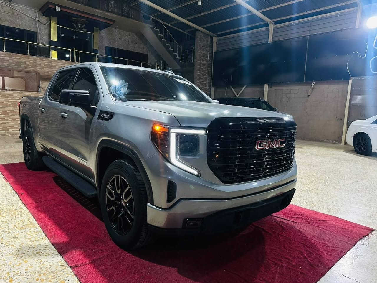 🟢 GMC SIERRA  2025 ELEVATION🟢 

عداد المسافة 17000 mile

حجم المحرك V8 (5.3L)

🔴(السعر/38000 $) 

🔴المواصفات :

بصمة تشغيل
بصمة أبواب  
باب طويل بودي قصير
تشغيل عن بعد (Remote Start)
كشنات امامية تدفئة   
رادار امامي (تحديد مسار)
شاحن موبايل Wireless Charger
شاشة كبيرة لمس
تبريد مركزي
تحكم وضعيات القيادة (Drive Modes)
مانع انزلاق+ABS
هاند بريك بصمة
مثبت سرعة (Adaptive Cruise Control)
وبقية المواصفات المعروفة

🔴(العنوان/ كركوك شارع المعارض)

🔴للاتصال/

***********
***********
