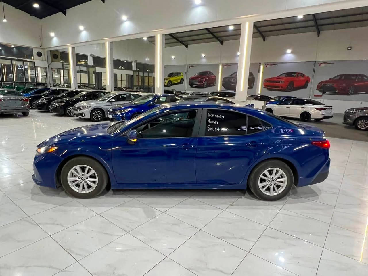 السلام عليكم
‏CAMRY 2025
✅ الفئة: LE Hybrid
💰 السعر: 195$
📍 الموقع: أربيل
🛠 الحادث: حافة بونيد صبغ فقط، بدون أي صبغ بالدواخل.
📸 صور الحادث مرفقة للشفافية والاطمئنان.

المواصفات:

* محرك 2.5 لتر هايبرد اقتصادي.
* ناقل حركة أوتوماتيك eCVT.
* تشغيل بصمة.
* تشغيل عن بُعد (Remote Start).
* شاشة لمس 8 إنش.
* Apple CarPlay و Android Auto لاسلكي.
* كاميرا خلفية.
* مثبت سرعة راداري (Adaptive Cruise Control).
* نظام المحافظة على المسار (Lane Assist).
* تحذير قبل الاصطدام مع فرملة تلقائية.
* حساسات إنارة أوتوماتيكية.
* مكيف أوتوماتيك ثنائي.
* جنوط ألمنيوم.
* فرامل إلكترونية مع Auto Hold.
* USB Type-C.
* 8 وسائد هوائية.
* نظام مراقبة ضغط الإطارات.
* استهلاك وقود اقتصادي جدًا بفضل نظام الهايبرد.

📲 للاستفسار والتواصل (اتصال أو واتساب):
***********
