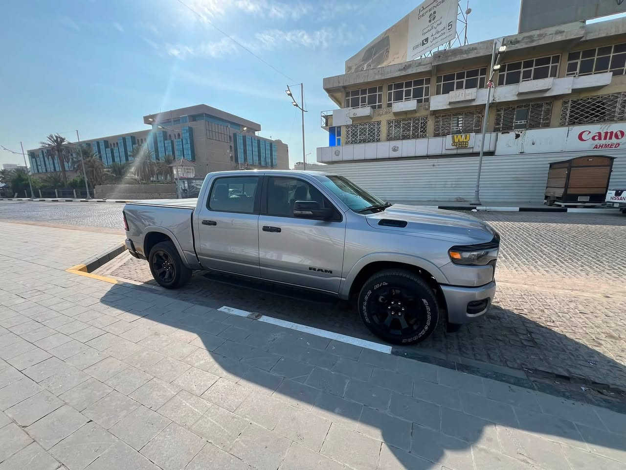 رام بك هورن سبورت فول 2025 RAM BIG HORN
باب طويل بدي قصير المرغوب
رقم السيارة: اربيل
موقع السيارة: البصرة
موديل: 2025 
المسافة المقطوعة: 17 الف ميل  
حجم محرك 3.6L بنتا ستار ايتورك etourqe تنفس طبيعي
الحادث:  خلفي بسيط تبديل حوض وكما موضح بالصور
نظام صرف وقود اقتصادي eco
بدون اي ضرر ايرباك جميعها سليمة
الشاصي سليم ومكفول
مواصفات: sport
بجم كبس
شاشة تسلا كبيرة
دوسات جانبية TRX
غطاء حوض خلفي 
انارة ترحيب
بصمة تشغيل 
كشن السائق كهربائي 
كشنات تدفئة 
تدفئة ستيرن 
ستيرن كهربائي 
وضعيات قيادة Tow haul 
دفع رباعي 4*4
تشغيل عن بعد 
تبريد مركزي 
مساحة تخزين تحت الارضيات 
نظام الخرائط
مانع انزلاق تراكشن
رادار امامي وجانبي 
حساسات امامية خلفية 
لايت زينون LED 
مرايا بخاصية التعتيم الذاتي 
تحديد سرعة تحكمات فوللل
بريك كهربائي 
المرايا الجانبية قابلة للطي كهربائيا
تايرات جدد 
كاميرا خلفية دواره

السعر 350$
للتواصل ‏‪***********
