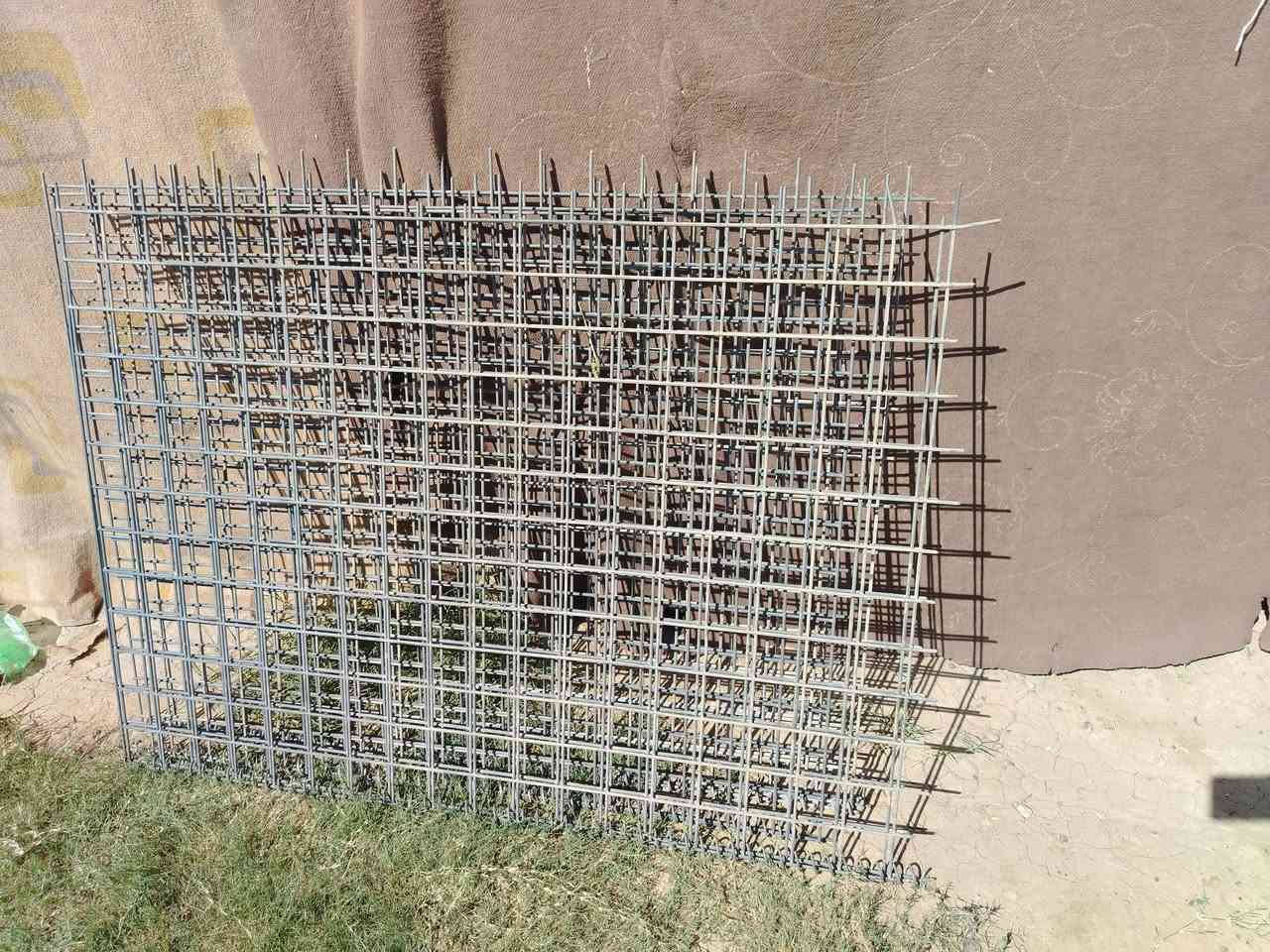 يوجد لدينا  لبيع هيسكو لعد ٣ ثنين على رتفاع متر واربعين ولعرض مترتين ولقطه لثالثه متر وعشرين ولعرض مترتين سعرهن شعلع 75وبيهن مجال وسفستسار على رقم ***********
