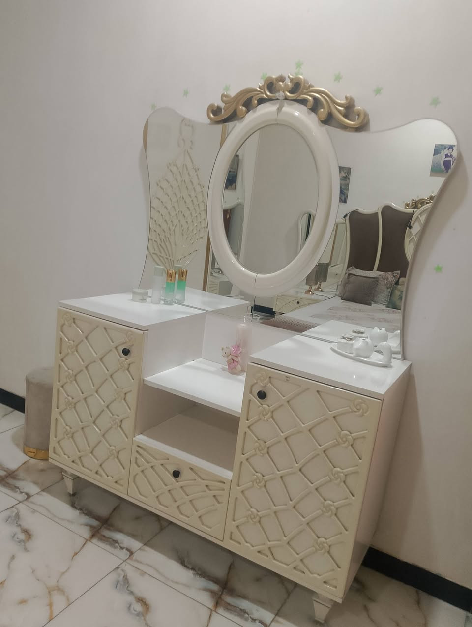 غرف نوم تركية ملكي تخم تركي سرير مخزن عشره مقعد بغداد جسر ديالى القديم البيع ***********
