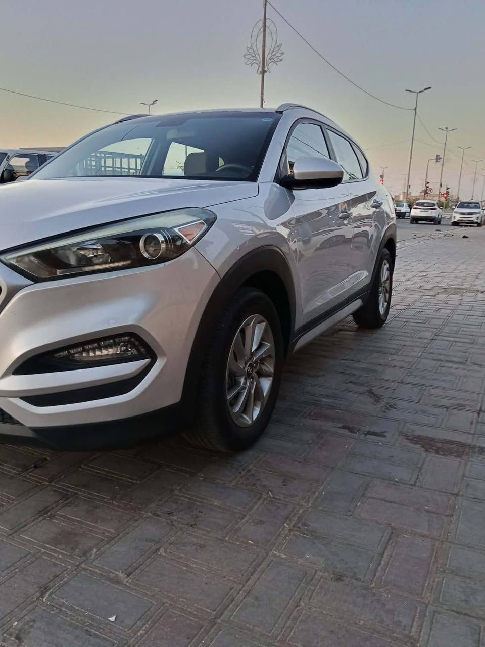 سلام عليكم توسان مديل 2018  
ماشيه 120 حقيقي سياره جديده معنى لكلمه مكينه كير وحداديه تخم تاير كله جديد 
مكان كربلاء السعر 140 بيه مجال 
استفسار ***********
