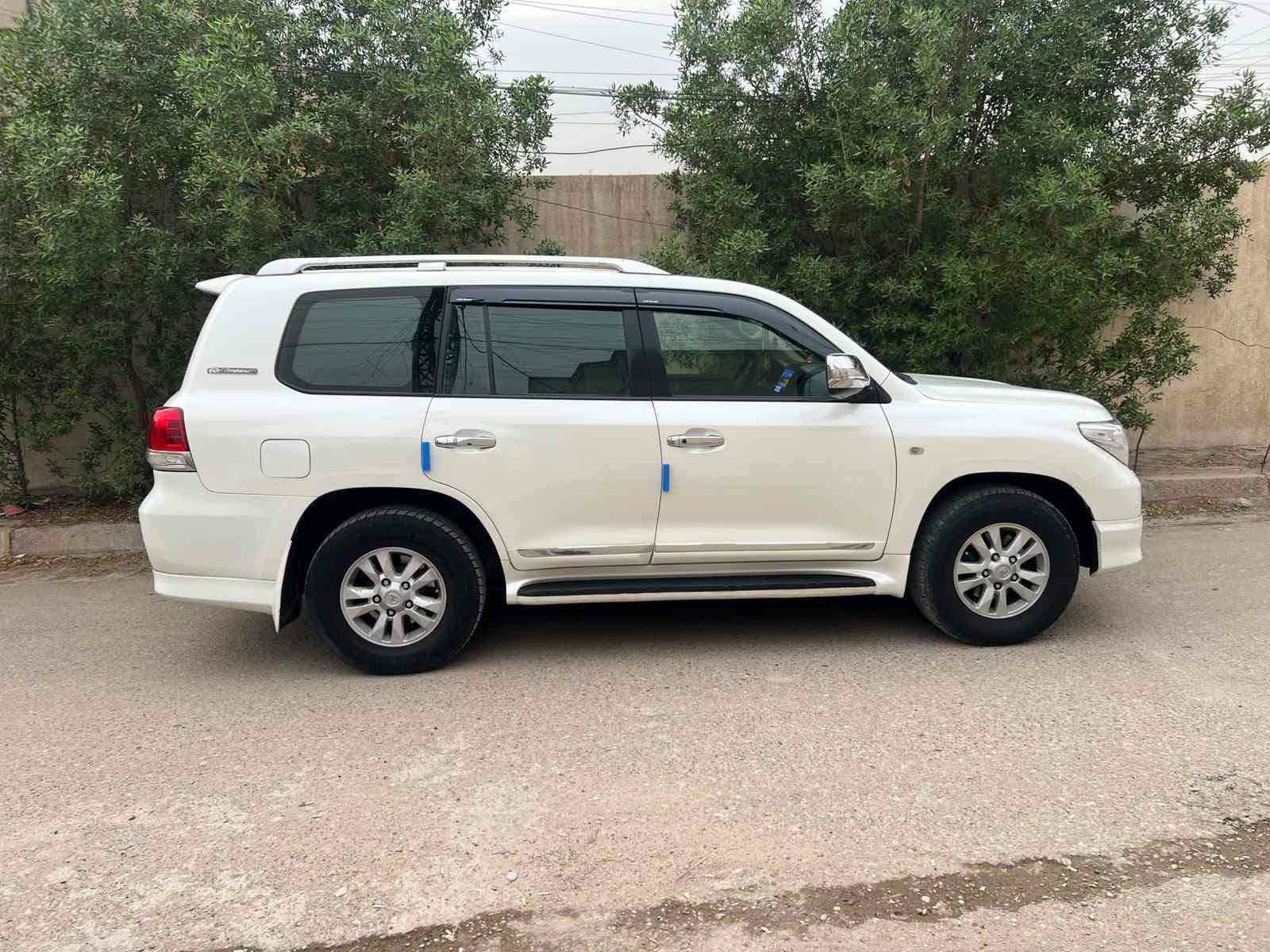 لاندكروز • ٢٠١٠ • ٧ راكب