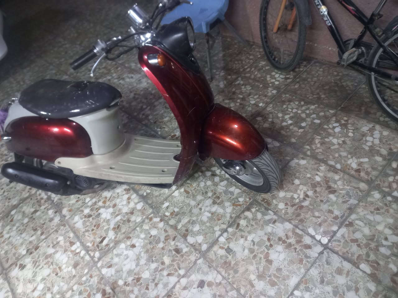 سلام عليكم دراجه كلاسك فحل نكره هندر محرك ناعم تخبل شلعه ومعدل كلش حلوة نقصه فقط باتري زوج تايرات جدد شادله دبلات بريكات كله شغال أوراقه كامله تفيدك للدوام للشغل للبيت تترحملي عليهة والله سعرهة ٢٠٠ وبيه مجال بسيط للشراي مكاني بغداد العبيدي رقمي ***********
