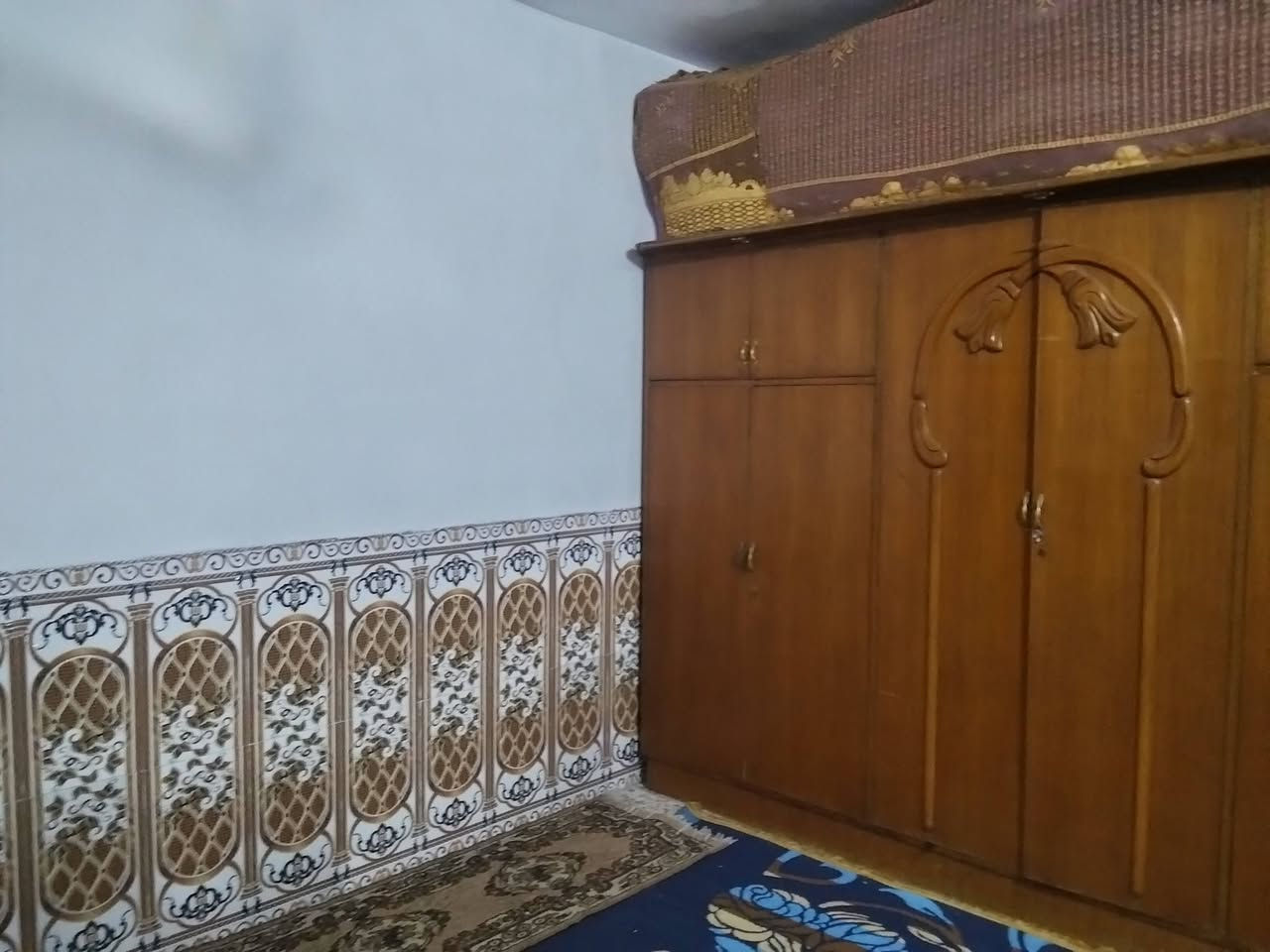بيت 62 متر السكلات شارع النادي قريب على المركز الصحي ال14السعر 38وبي مجال البيت مدخلين يتكون من غرفه وستقبال وملحقاته ومطبخ مدخلين البيت نضيف ***********
