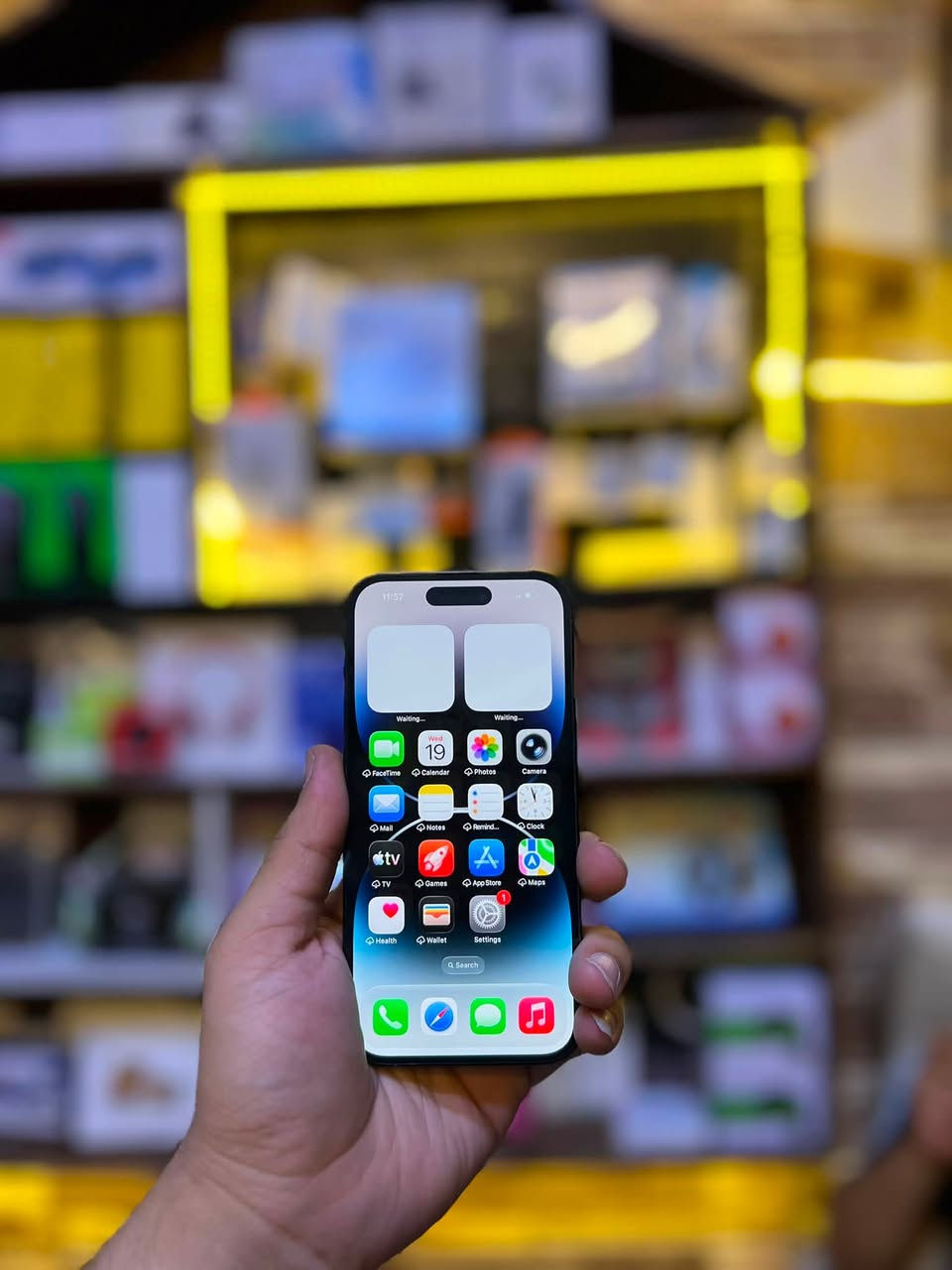 ايفون 14 برو الصغير
ذاكرة 128 
بطارية 88 
فقط مبدل ضهر 
كله شغال بشرط ✅
السعر 580 الف 
العنوان الايمن الكلوات 
مكتب ابو زيدان 
 *********** وتساب فقط
