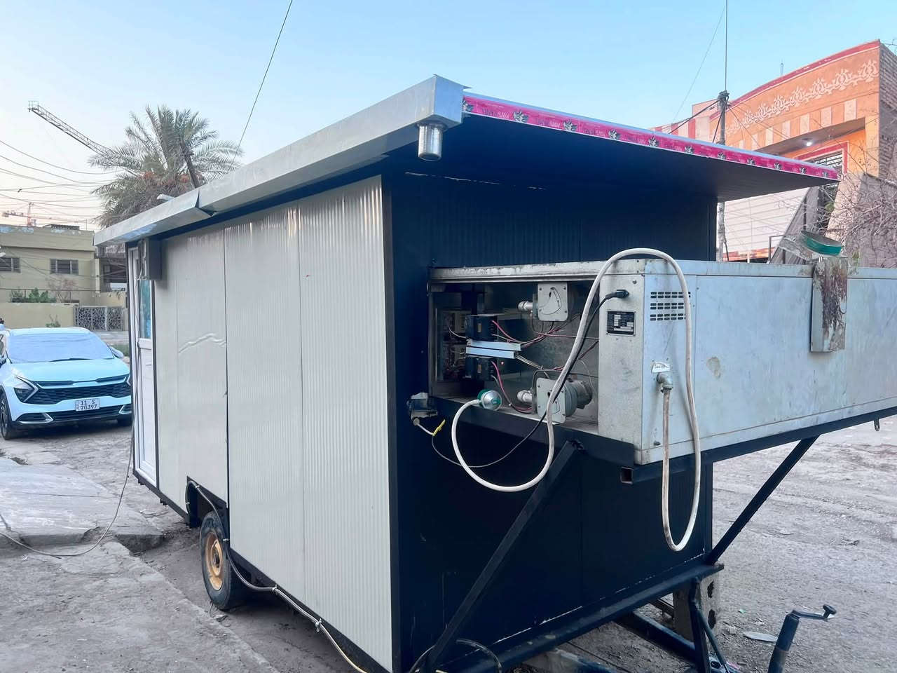 جاهز كامل مكمل جديد ما مستخدم كملته ومالكيت مكان افتح بي مكاني العامريه التواصل على الرقم ***********
المحتويات
فرن بيتزا عذاري كبير
عجانه كبيره
كرل بركر 
قلايه مزدوجه فنكر
عارضه براد
مبرده داخليه 
ميوزه 3 
اعلان ضوئي باسم بيتزا 99
نشره ضوئيه اماميه كامله
الكرفان كله جديد
