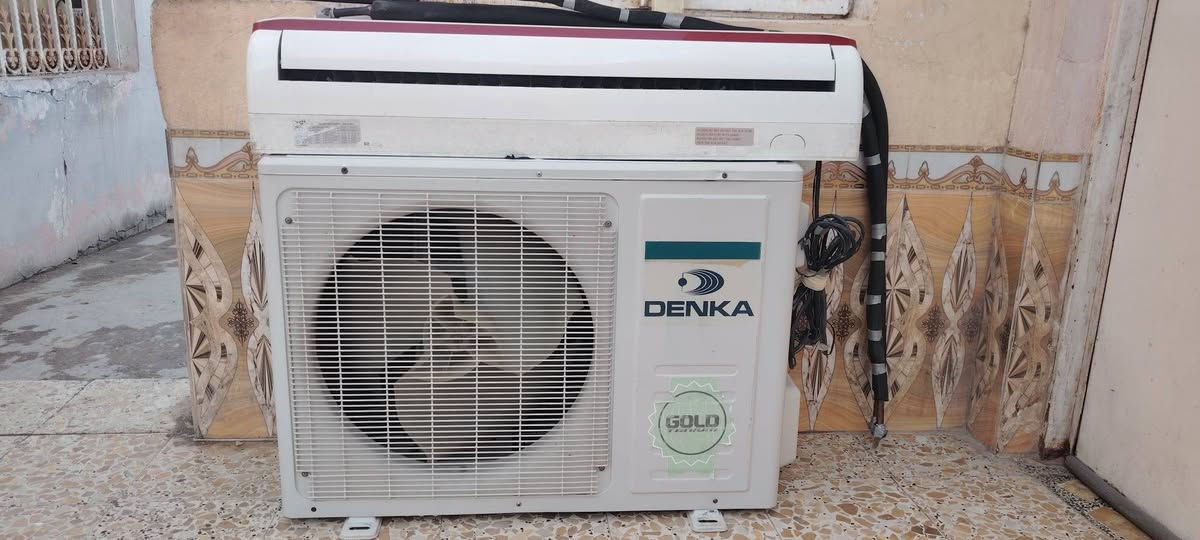 سبلت للبيع TCL نضيف كلش تبريد ثلج 2طن ***********
