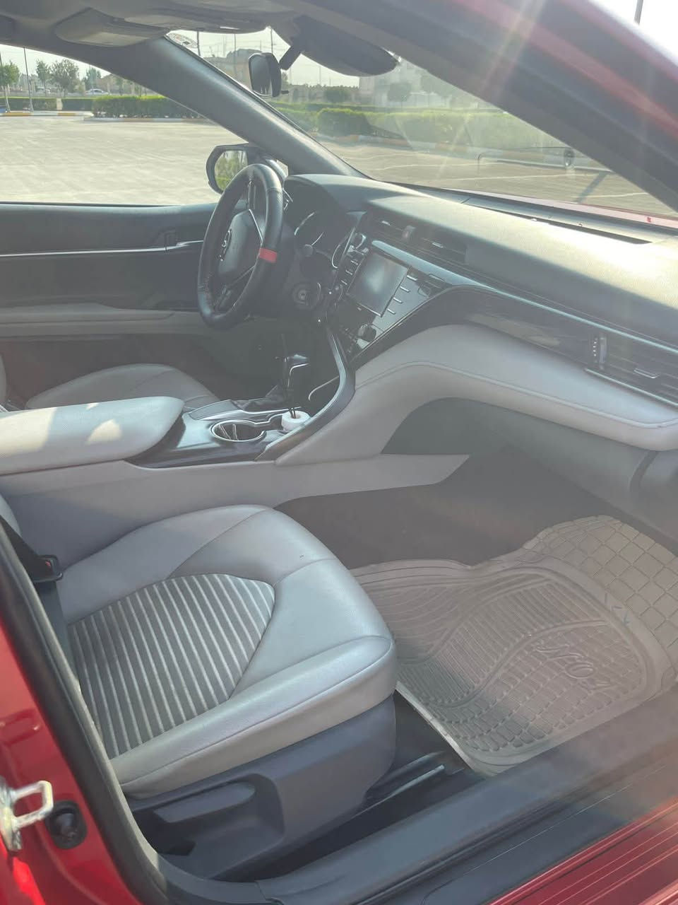Toyota Camry 2020 se plus
محرك : 4 سلندر حجم 2.5L

مواصفات : se plus
كشن كهرباء مال سايق 
رادار امامي 
تحديد سرعه 
كشن جلد لون رصاصي
تحذير الاصطدام الأمامي
كاميرا خلفيه 
شاشه تدعم apple carplay و android auto
وضعيات قياده: eco / normal / sport 
دفع امامي 
تبريد ثلج 
 
السياره : كير ومحرك وتبريد كله بشرط السياره نظيفه 
وعليها كماليات موضح بالصوره 
  

الضرر : 4T1G11AK5LU303284 
موضح بالرقم شاصي
جاملغ جهة السكن 
وجاملغ خلفي جهة السكن 
بدون ايرباك وسونار موجود 
وتبديل بونيد 

ممشي سياره : 83.000 km 
 
ملاحظه : السياره بيها حالوب خفيفه 

السعر :173$ وبيها مجال لخاطر طيبين  

الارقام : *********** او *********** 

مكاني : اربيل
