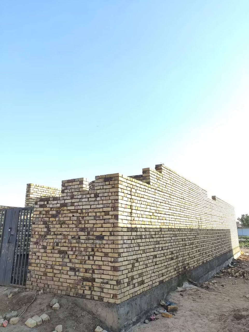 🏠  دار الــبــيـع هيكل نـهاونــد 10 الف  🏠
            خلف شارع 20 م 

     🚧المساحه ( 100 متر طولاني 🚧
               يتكون الطابق واحد 
🏡غرفه نوم وصالة واستقبال ومطبخ 🏡
       وصحيات خارجية وداخلية 

  للاستفسار  الاتصال
على واتساب  (📲*********** عمارة, ميسان
