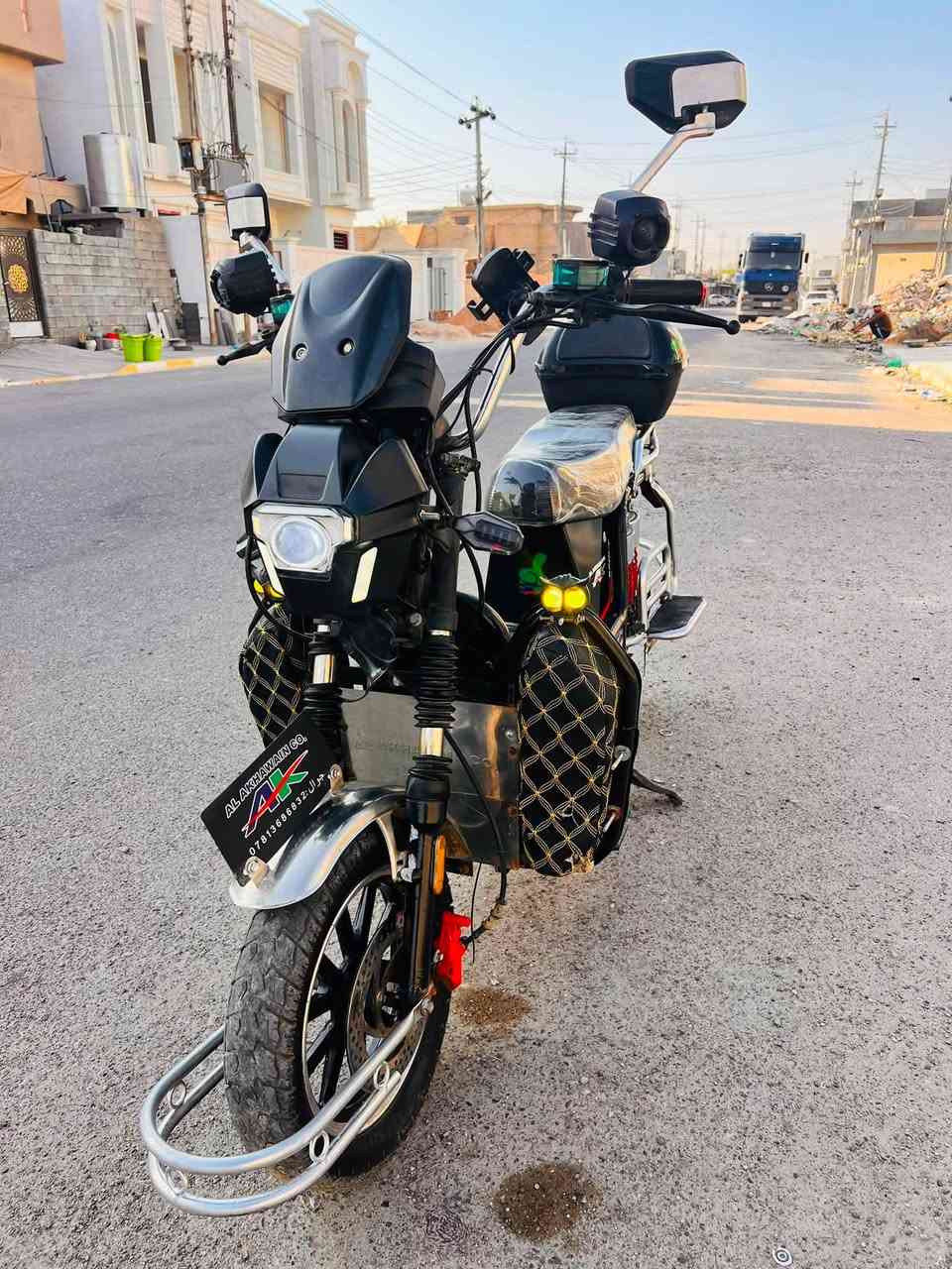 جبلي الاخوين  
نضافه فول 
نقص بطاريات فقط
بدون بطاريات 
جهاز نذار مانع السرقه 
السعر 350وبي مجال 
***********
‭***********
