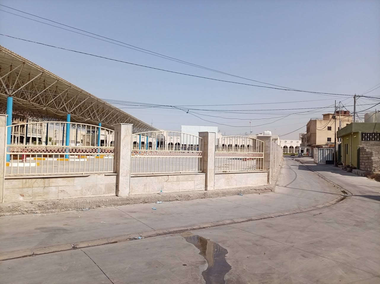للبيع عقارين ملك صرف في باب الطوب ع الجهة الخلفيه لكراج النقل الداخلي ٠٠الاول مساحته ١١٥ متر ركن الذي كان سابقا محل البكري لاستنساخ المفاتيح  وشرط التحويل ٠٠والثاني مساحته ١٧١ متر ونصف المتر واجهة ١٤ متر ٠٠للتواصل ***********
