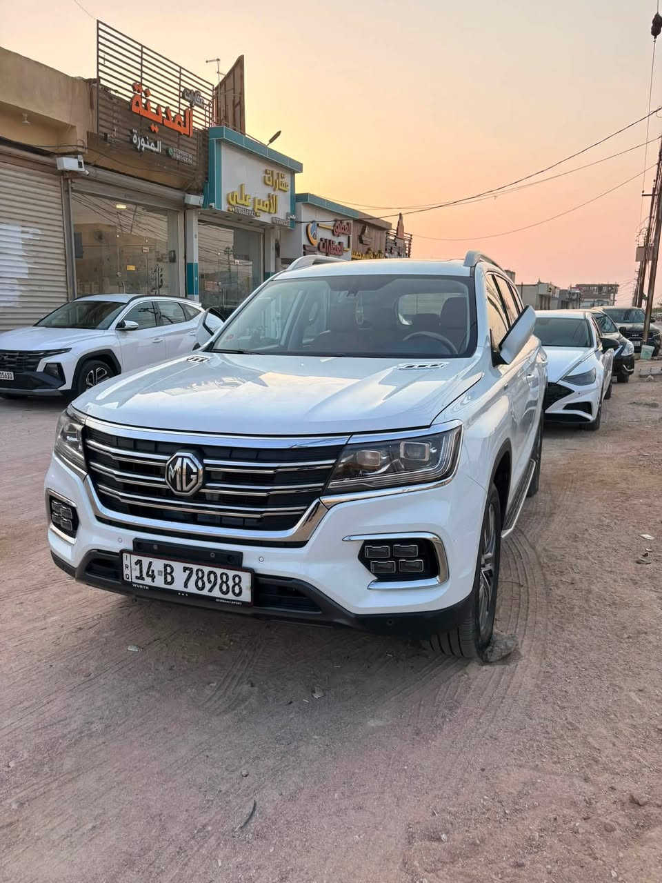 السلام عليكم سيارة mg rx8 فول مواصفات كفالة السيارة من فوك ليجوه بضمان الوكاله  السيارة محرك 2000 تيربو 7راكب  مواصفات واحد عل واحد رايدها 
ب*********** رايدها ب220 وبيها مجال بسيط للمشتري
