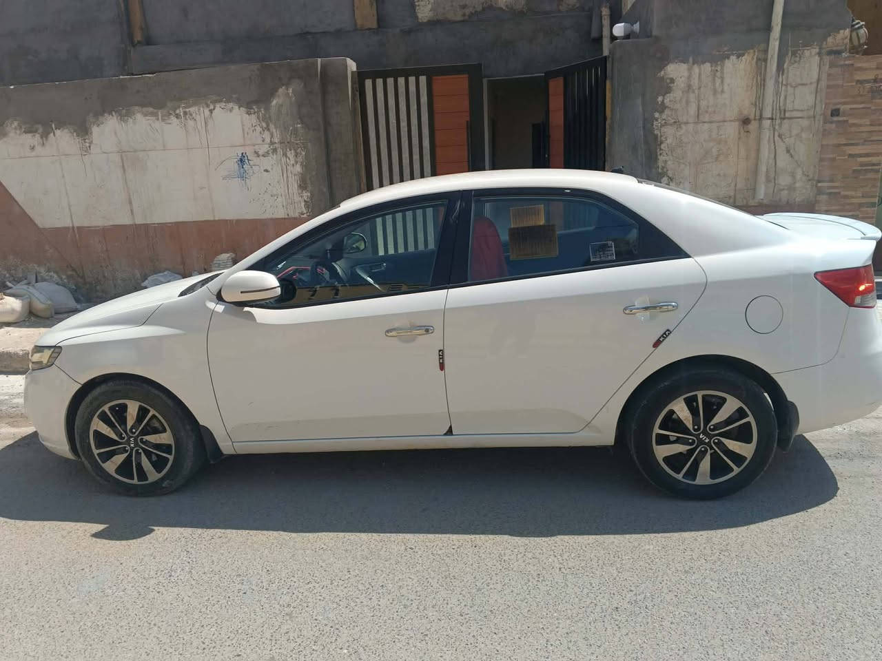 سلام عليكم
كيه سيراتو موديل ٢٠١٣ البيع
السعر ١٠٠ $ بيها مجال
السياره بيها صبغ قطعتين
عنوان السياره الرمادي شارع عشرين
الاستفسار أكثر اتصل ع الرقم ***********
