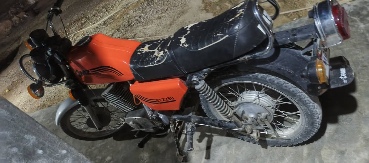 سلام عليكم موطور MZ 82 مكمرك السعر 900. مكاني القائم الرقم ***********
