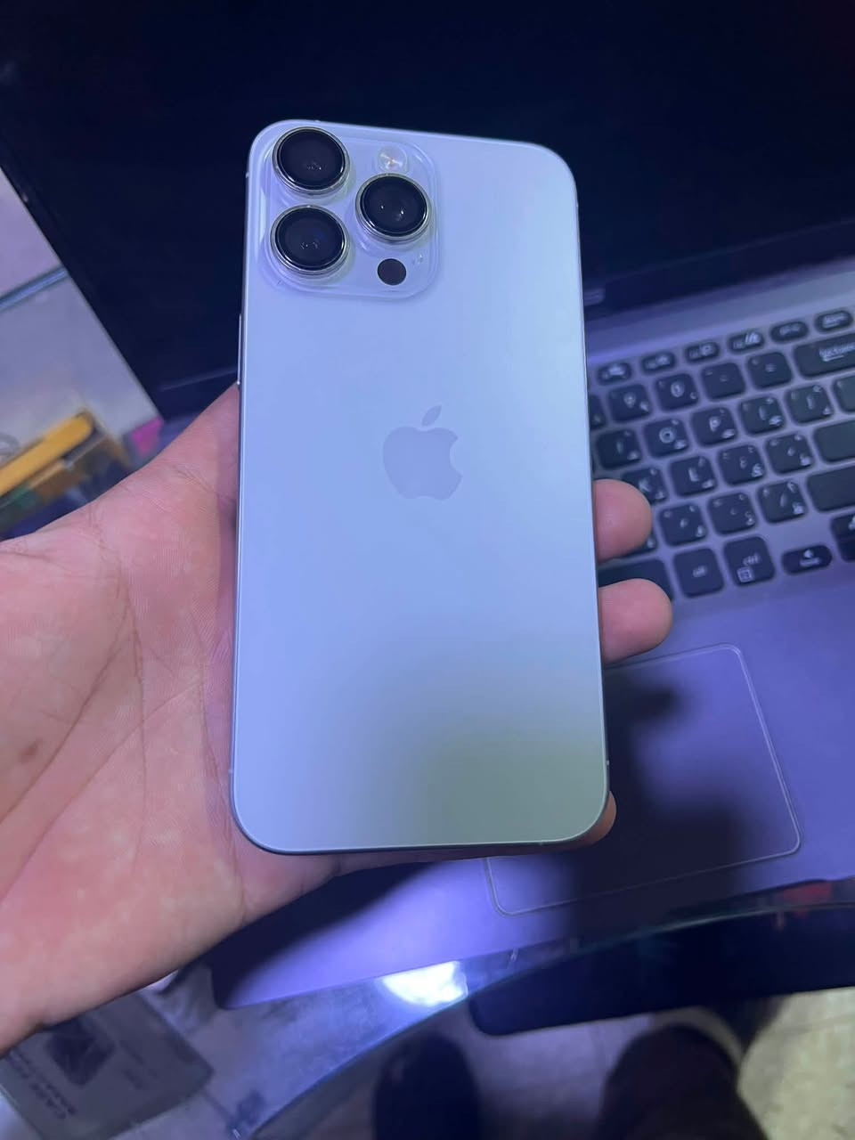 متوفر الآن داخل مركز بيارق العز الإلكتروني 🔥
📱 iPhone 15 Pro Max – دبل شريحة
✨ جهاز نظيف جداً وحالة ممتازة
🔋 صحة البطارية: 91%
💧 Water Proof / مقاوم للماء
🔒 شرط: الجهاز ما مفتوح ولا داخل صيانه 
✅ فحص كامل وجاهز للاستخدام

🚀 مواصفات iPhone 15 Pro Max:

• شاشة Super Retina XDR OLED بحجم 6.7 إنش
• تقنية ProMotion بتحديث يصل إلى 120Hz
• معالج Apple A17 Pro
• كاميرا رئيسية 48MP
• كاميرا Ultra Wide بدقة 12MP
• تقريب بصري 5X
• تصوير فيديو 4K وProRes
• تصميم فاخر من التيتانيوم
• منفذ USB-C
• Face ID
• مقاومة الماء والغبار بمعيار IP68
• يدعم MagSafe
. السعر مليون و١٠٠ الف وبي مجال حك الجيه .
. (ملاحضه الجهاز دبل شريحه )

📍 متوفر داخل مركز بيارق العز الإلكتروني

📩 للاستفسار والحجز تواصلوا معنا على الخاص او على الرقم #***********
