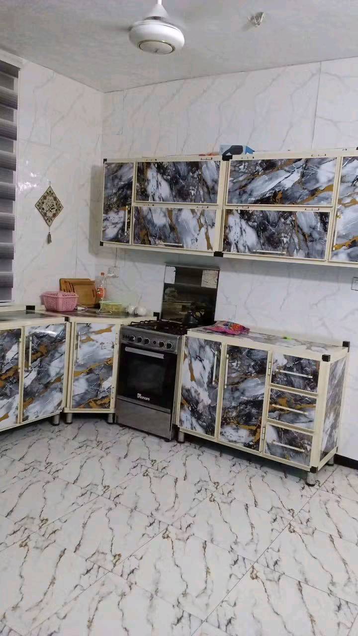 بيت للبيع جسر ديالى منطقة الاعريفيه 
مساحه البيت ٢٤٠متر
طرمه وحديقه وخمام خارجي
غرفتين نوم
استقبال 
مطبخ
وصاله ومنور وره البيت 
سطح شتايكر كامل بناء طابوق
الاستفسار خاص