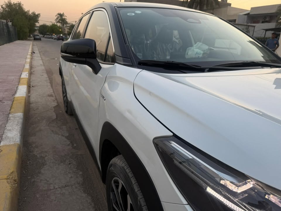 السلام عليكم
للبيع كورلا فروتلاندر اس S تو كلر 
مكينة 2000 هايبرد 

السيارة ماشية 16 الف 

فول مواصفات
بصمة + دخول ذكي السيارة 
فتحة سقف
بطاين حاملات اكواب
شاشة ابل كار بلي 
داخل كشنات جلد اصلي بلادي
كشن كهرباء 
صندوك كهرباء 
لايت اربع عدسات زنون 
اشاير بالمري
تحديد مسار
كروس سرعة 
اوتو هولد
هندبريك دكمه
3 وضعيات قيادة (سبورت نورمل ايكو)

السيارة نضيفة جداً وترايها بوضع الزيرو 
بيها فقط الي موضح بالصور 
السعر 27500 يعني 27 مليون و 500 الف وبيها مجال

مكانها بغداد شارع فلسطين
للاستفسار ***********
