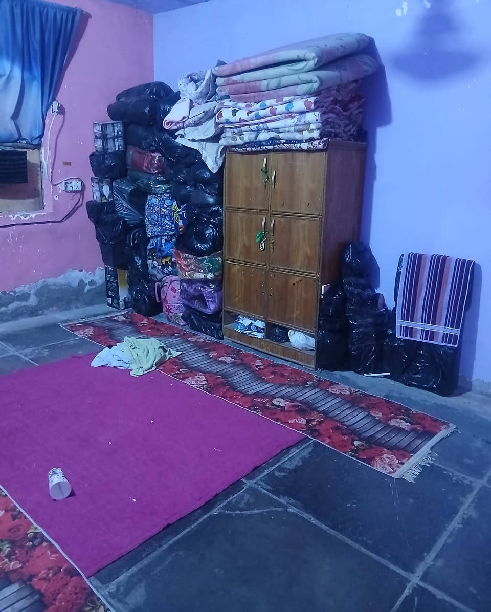 السلام عليكم بيت للبيع العقار تجاوز محتوا هول وغرفه ومطبخ وترك وحمام مزدوج العنوان بغداد حي طارق الشيشان قرب حسينيه اسد الكوفه السعر ١٥ مليون ***********
