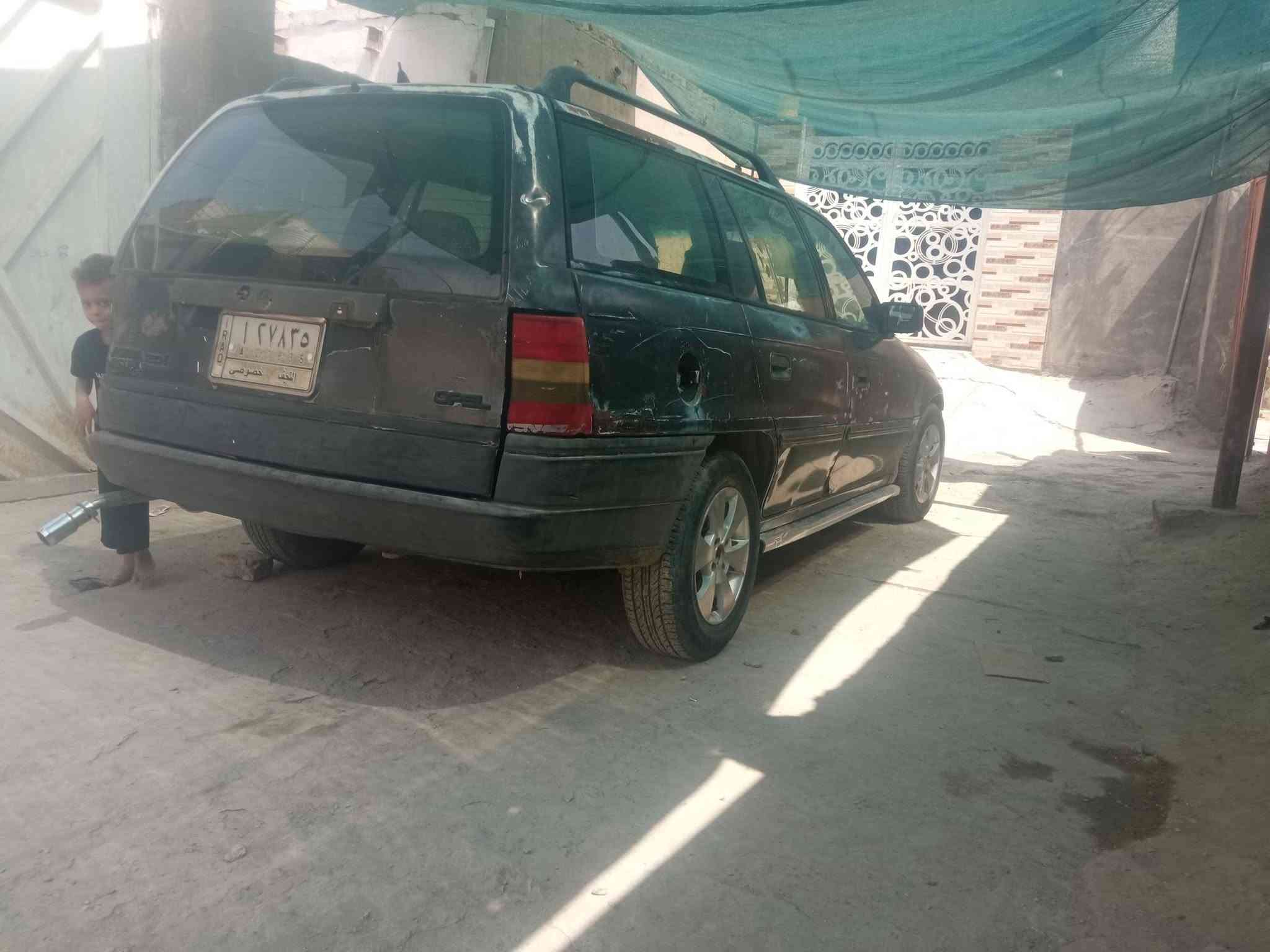 اوبل استرا موديل 93 كير مكينه نظيفات كير تماتيك حدادي وسط سياره بلادي تحتاج بس صبغ بسمنه مكان سياره بلحله سعر 23 وبها مجال بسيط ***********
