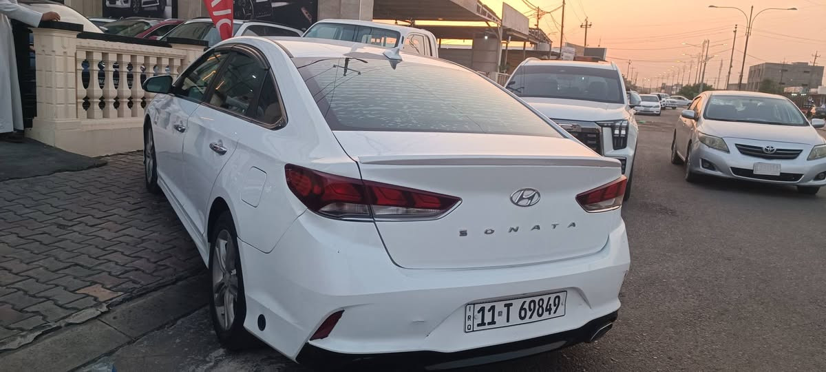 سوناته 2018امريكي حادثها الامريكي جاملغ سكن فقط وشبر ب تكمه وبيها مكانات صبغ بدون ضربه او تبديل لان المعروف هذا اللون والموديل يجرد شادلها منضومة غاز السياره صدر جديد تخم تاير جديد باتري جديد ادامه مسويلها كلها كير محرك مكفول بيها مكانات صبغ جارد مكفوله من الضربه والتبديل بصمة تشغيل بصمة ابواب سنويه جديده سعرها 95 وبيها مجال قليل .***********

