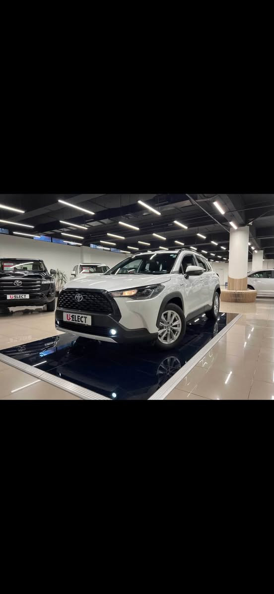 السلام عليكم 
🚘 Toyota Corolla Cross HEV من شركة SAS

سيارة تويوتا كورولا كروس هايبرد مقدمة من SAS الوكيل المعتمد لتويوتا في العراق 🇮🇶

🔹 المحرك: 1.8 لتر هايبرد، 4 سلندر
🔹 القوة: 121 حصان
🔹 ناقل الحركة: e-CVT
🔹 المقاعد: 5 أشخاص
🔹 جنوط ألمنيوم 17 إنچ
🔹 تشغيل بضغطة زر
🔹 مفتاح ذكي ودخول بدون مفتاح
🔹 شاشة متعددة المعلومات
🔹 شحن لاسلكي للموبايل
🔹 مثبت سرعة
🔹 Apple CarPlay وAndroid Auto
🔹 كاميرا خلفية وحساسات خلفية
🔹 نظام ثبات المركبة VSC
🔹 وسائد هوائية أمامية وجانبية وستائرية
🔹 نظام مراقبة النقطة العمياء
🔹 مصابيح LED أمامية ونهارية

🛡️ الضمان وخدمات ما بعد البيع من SAS:

✅ ضمان السيارة 3 سنوات أو 100,000 كم، أيهما يأتي أولاً.
✅ صيانة مجانية سنتين أو 40,000 كم، أيهما يأتي أولاً.
✅ ضمان بطارية الهايبرد 8 سنوات أو 160,000 كم، أيهما يأتي أولاً.

⭐ سيارة اقتصادية وعملية، مع ضمان وخدمات ما بعد البيع من SAS.

📞 للاستفسار والحجز:
***********
