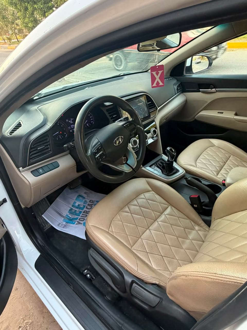 السلام عليكم 
النترا موديل ٢٠٢٠ خليجي بيها بارد بالبنيد فقط وبارد صغير بالجاملغ من جهة السائق فول عدا البصمة ماشية ١٣٠ الف كيلو رقم انكليزي جديد اربيل بأسمي تحويل مباشر سنوية صالحه لغاية ٢٠٣٠ السعر 160 وبيه مجال قليل
مكان السيارة كربلاء طويريج 
رقمي ***********
