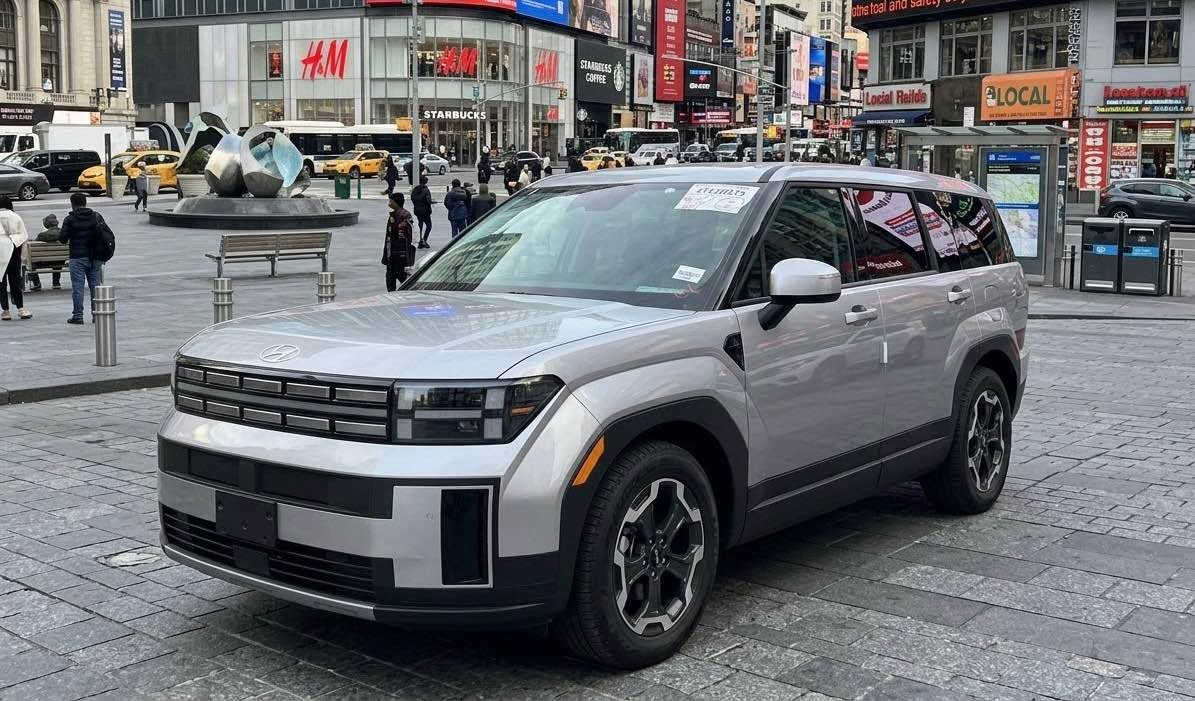 سنتافي 2025 سلفر أخت ال مكفول بدون ايرباك استيراد جديد هستوها 2.5 سياره بالكارتون 7 راكب الدواخل مكفول سياره كارتون ماشيه 12 فقط  مواصفات حلوه مرقم شهداء ذي قار سعرها ب225 بيها مجال للاستفسار *********** 
ناصريه حي اور قرب المدرسه الايرانيه  صور الحادث ورقم الشاصي مرفق بالصور ناصرية, ذي قار

نص مكتوب في الصور:
- BIDCARS
- 15 / 22 9:34 1:1 BIDCARS