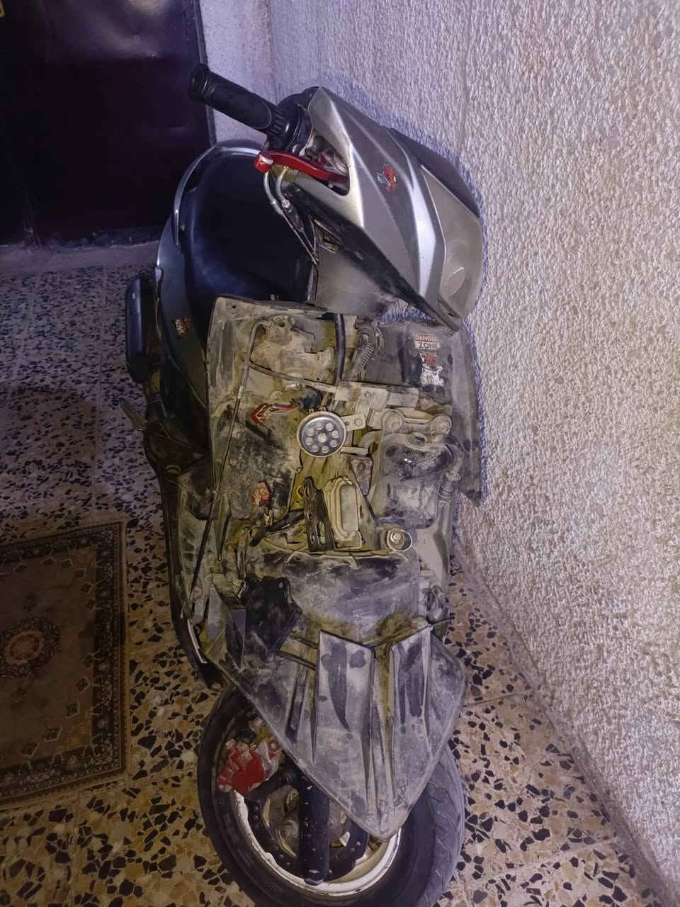 سلام عليكم عندي هاي دراجه للبيع بسعر مناسب دراجه شغاله بس بيه شغلات بصيطه لازم تصلح مستعجل ع بيعتهه
الشراي يتصل ع هذا الرقم ***********
