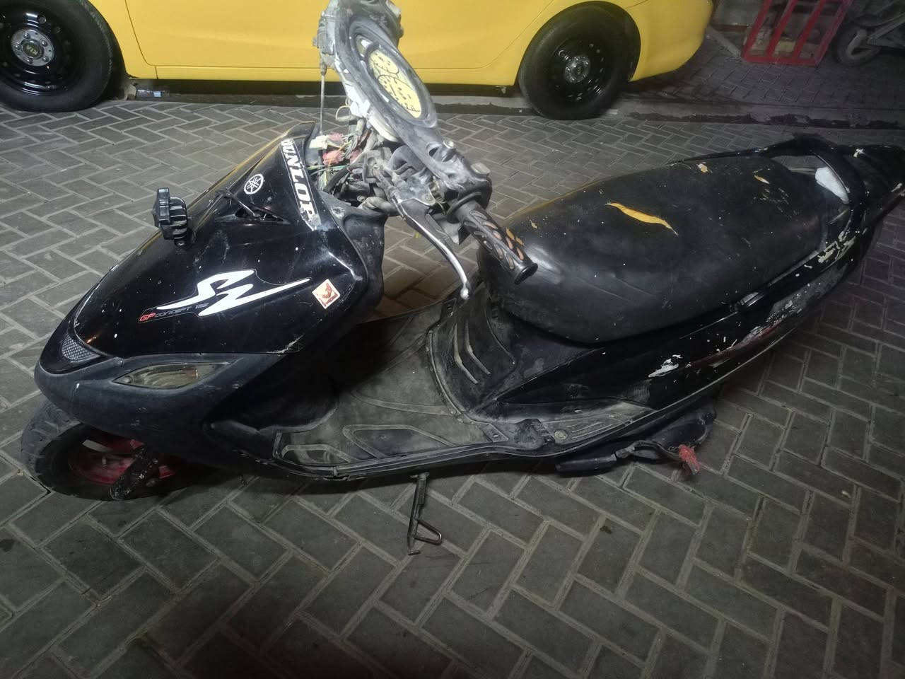 السلام عليكم دراجه ماكس للبيع شغاله يحتاج الها باتري  وترتيب بالكهربايات السعر 190الف وبيها مجال للطيبين العنوان بغداد مدينه الصدر.الرقم ***********
